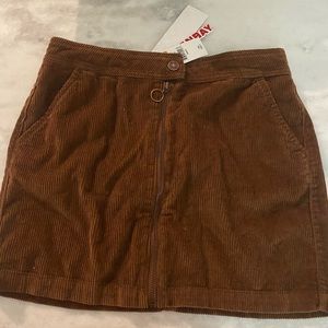 Courdorary skirt never worn